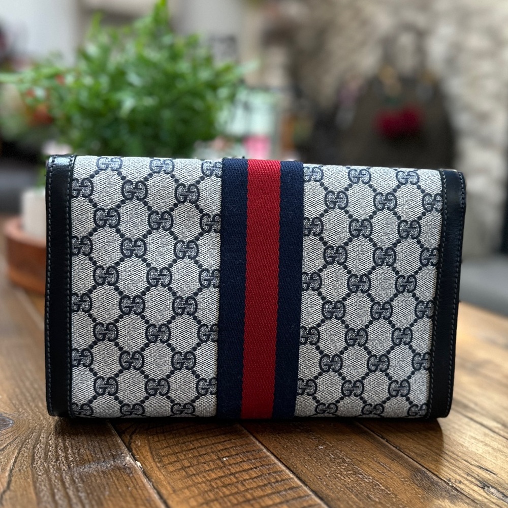 ❌ SOLD ❌
Authentic Vintage Gucci GG Supreme Sherry Line Web Stripe Clutch - Picture 2 of 10